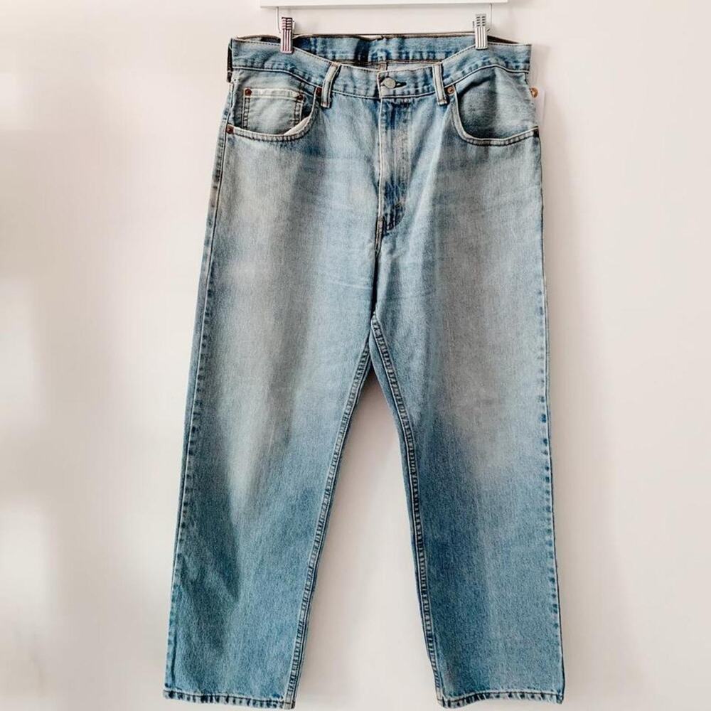Levi’s 550 Light Wash Jeans 35x30